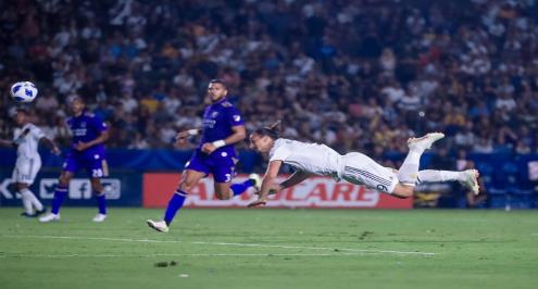 ليندلوف ينتزع الكرة الذهبية السويدية وإبراهيموفيتش يفوز بجائزة أفضل مهاجم للمرة ال14